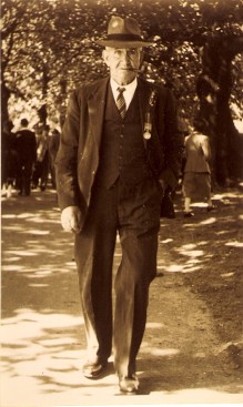 WILLIAM STUBBINGS Anzac Day 1940S or 50s courtesy Kym Stubbings