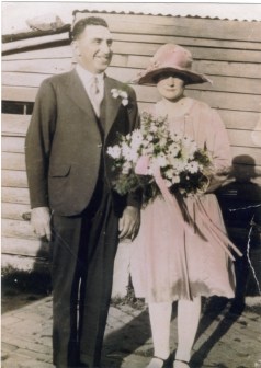 COLEMAN nee Budsworth Wal (Robert John) & Nellie wedding 1_5_1930 courtesy Leigh Budden